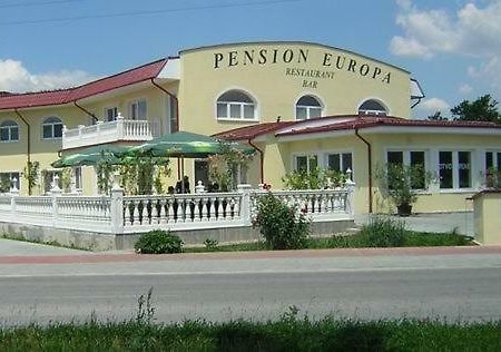 Penzion Europa Diakovce Esterno foto