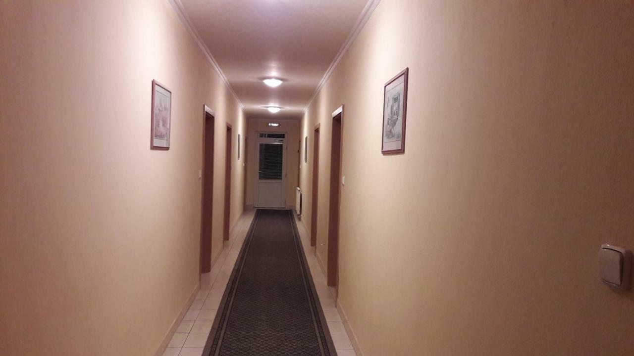 Penzion Europa Diakovce Esterno foto