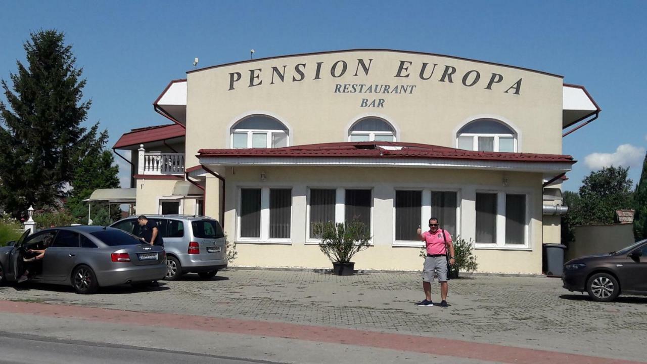 Penzion Europa Diakovce Esterno foto