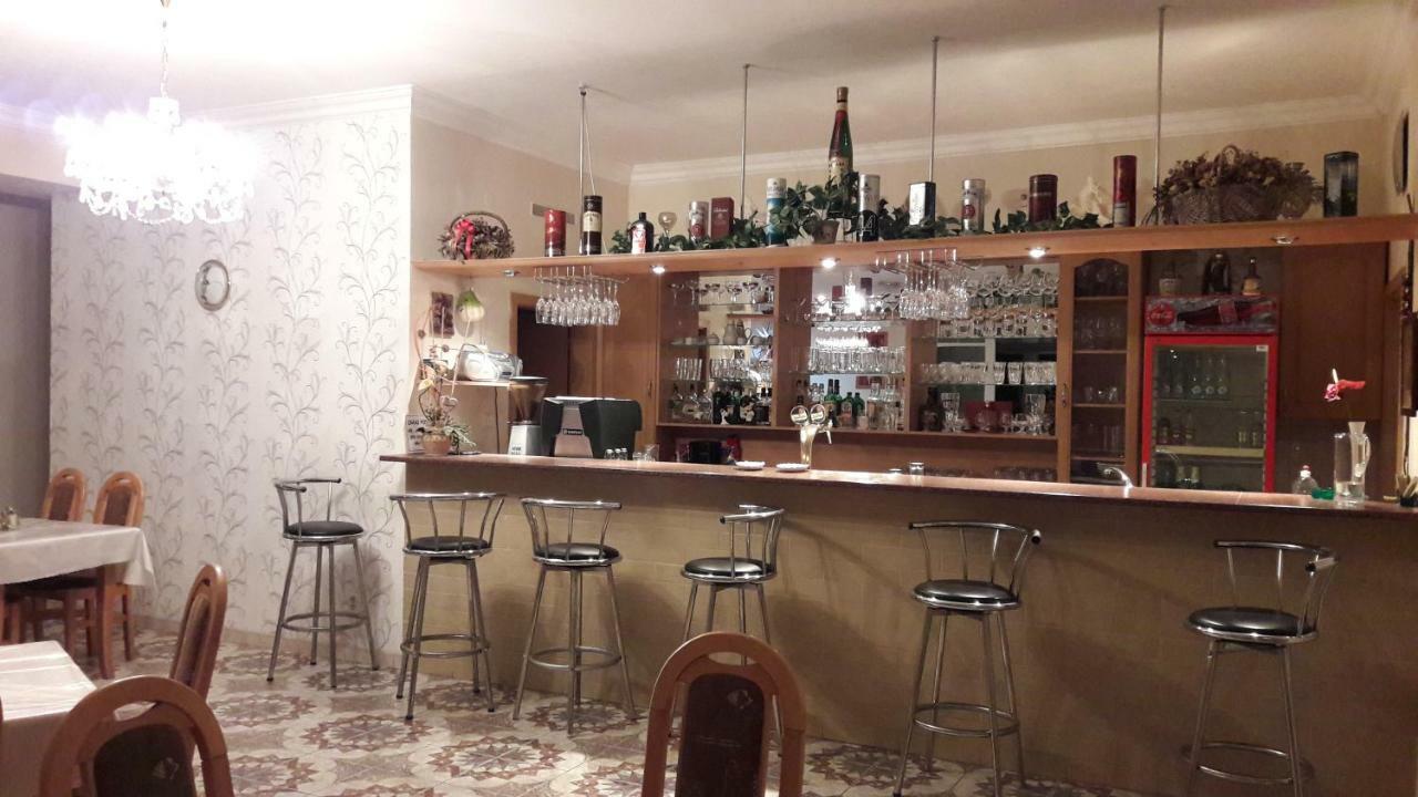 Penzion Europa Diakovce Esterno foto