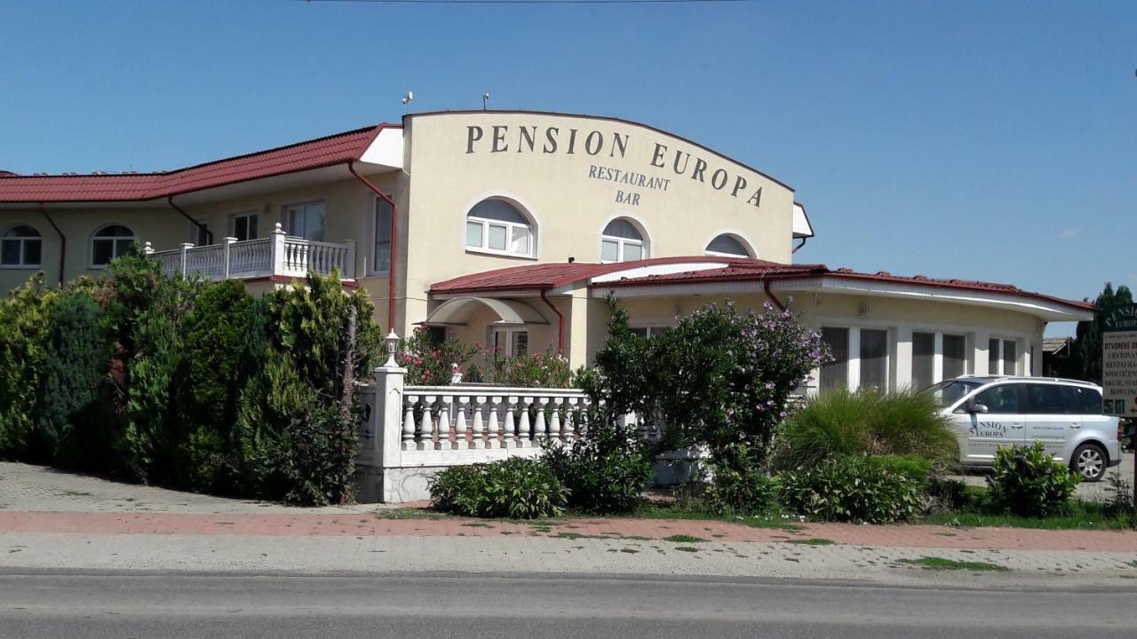 Penzion Europa Diakovce Esterno foto